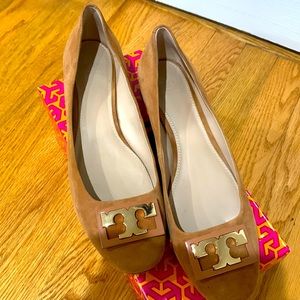 TORY BURCH Tan Flats, Suede size 9